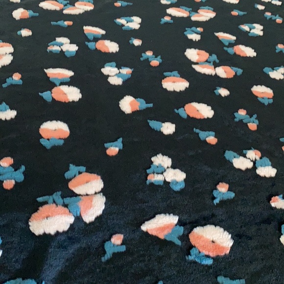 Anthropologie Flora Faux Fur Throw Blanket - Picture 10 of 11